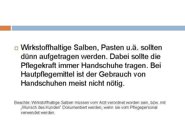  Wirkstoffhaltige Salben, Pasten u. ä. sollten dünn aufgetragen werden. Dabei sollte die Pflegekraft