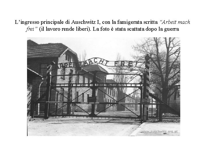 L’ingresso principale di Auschwitz I, con la famigerata scritta “Arbeit mach frei” (il lavoro