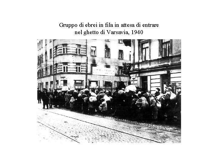 Gruppo di ebrei in fila in attesa di entrare nel ghetto di Varsavia, 1940