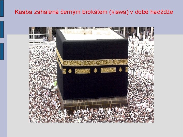 Kaaba zahalená černým brokátem (kiswa) v době hadždže 