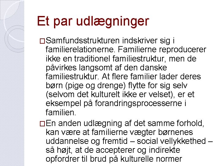 Et par udlægninger �Samfundsstrukturen indskriver sig i familierelationerne. Familierne reproducerer ikke en traditionel familiestruktur,