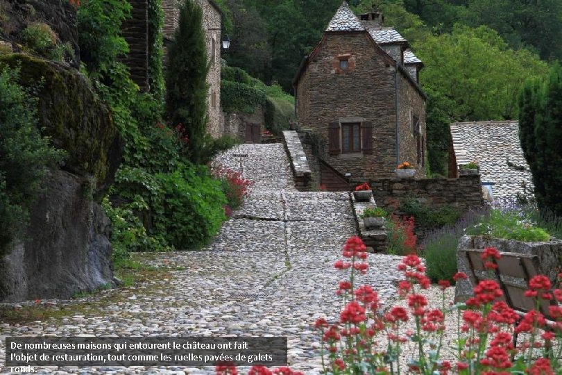 De nombreuses maisons qui entourent le château ont fait l'objet de restauration, tout comme