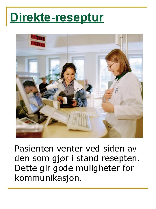 Direkte-reseptur Pasienten venter ved siden av den som gjør i stand resepten. Dette gir