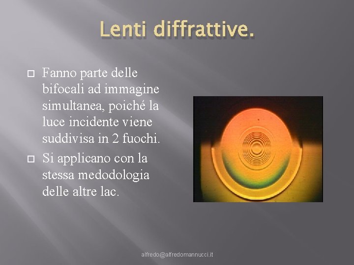 Lenti diffrattive. Fanno parte delle bifocali ad immagine simultanea, poiché la luce incidente viene