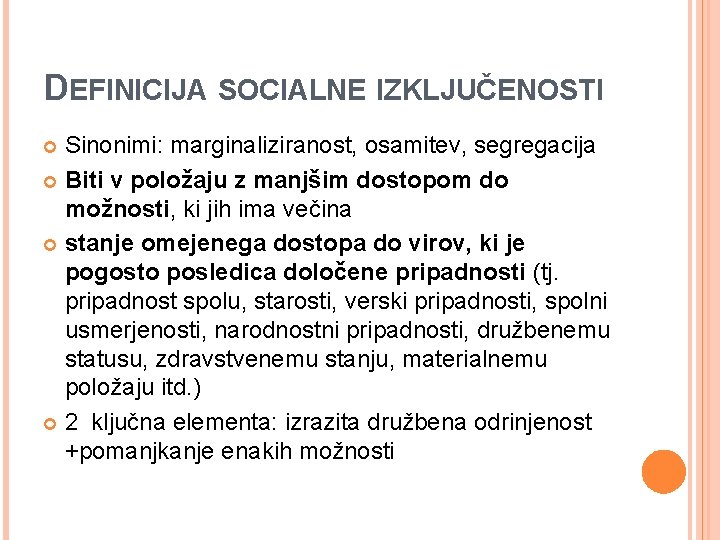 DEFINICIJA SOCIALNE IZKLJUČENOSTI Sinonimi: marginaliziranost, osamitev, segregacija Biti v položaju z manjšim dostopom do