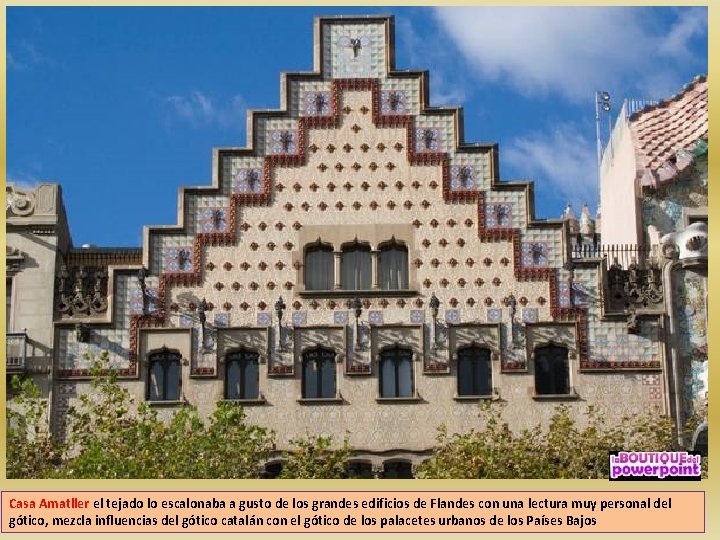 Casa Amatller el tejado lo escalonaba a gusto de los grandes edificios de Flandes