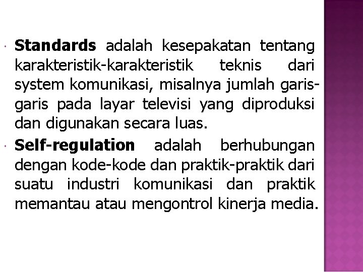  Standards adalah kesepakatan tentang karakteristik-karakteristik teknis dari system komunikasi, misalnya jumlah garis pada