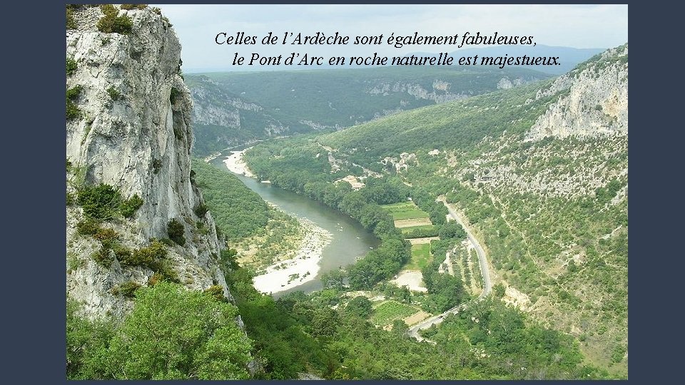 Celles de l’Ardèche sont également fabuleuses, le Pont d’Arc en roche naturelle est majestueux.