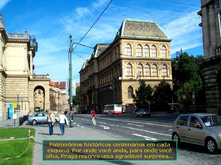 Patrimônios históricos centenários em cada esquina. Por onde você anda, para onde você olha,