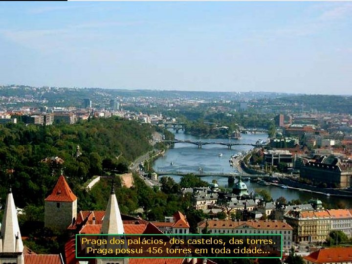 Praga dos palácios, dos castelos, das torres. Praga possui 456 torres em toda cidade.