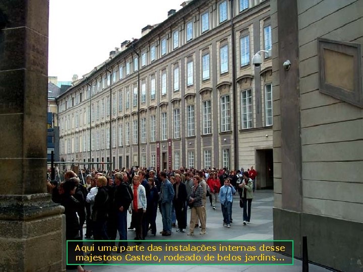 Aqui uma parte das instalações internas desse majestoso Castelo, rodeado de belos jardins. .