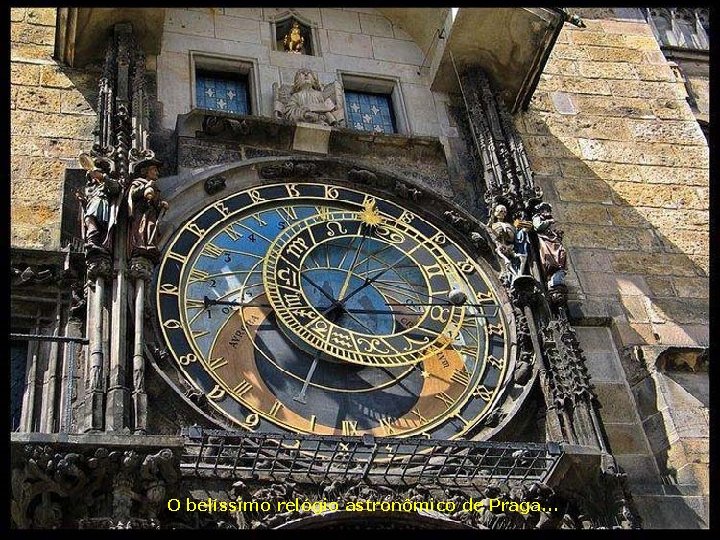 O belíssimo relógio astronômico de Praga. . . 