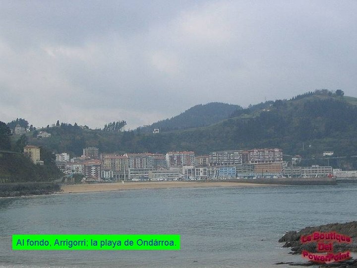 Al fondo, Arrigorri; la playa de Ondárroa. 