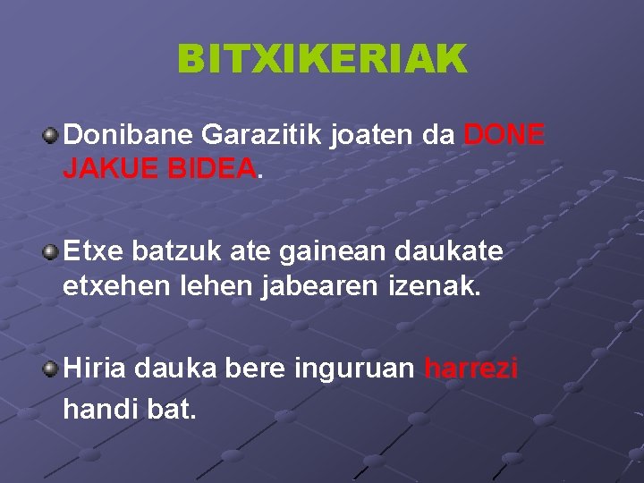 BITXIKERIAK Donibane Garazitik joaten da DONE JAKUE BIDEA. Etxe batzuk ate gainean daukate etxehen