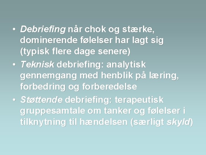  • Debriefing når chok og stærke, dominerende følelser har lagt sig (typisk flere