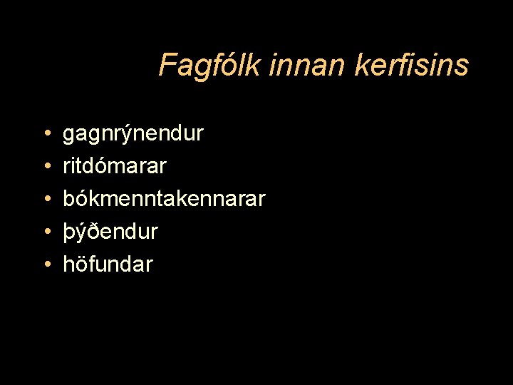 Fagfólk innan kerfisins • • • gagnrýnendur ritdómarar bókmenntakennarar þýðendur höfundar 