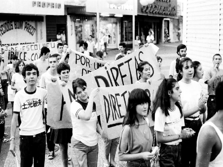 Figueiredo (1979 – 1985) ü A continuidade da abertura política: a lei de anistia