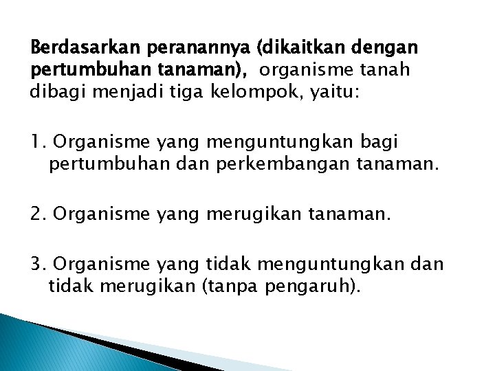 Berdasarkan peranannya (dikaitkan dengan pertumbuhan tanaman), organisme tanah dibagi menjadi tiga kelompok, yaitu: 1.