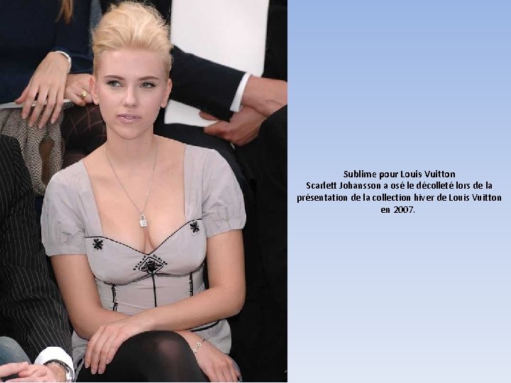 Sublime pour Louis Vuitton Scarlett Johansson a osé le décolleté lors de la présentation