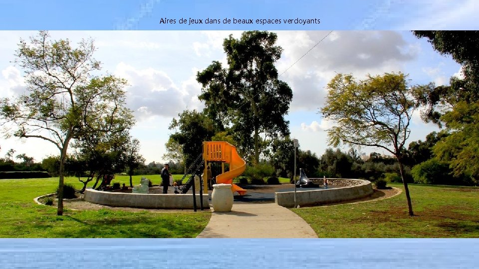 Aires de jeux dans de beaux espaces verdoyants 