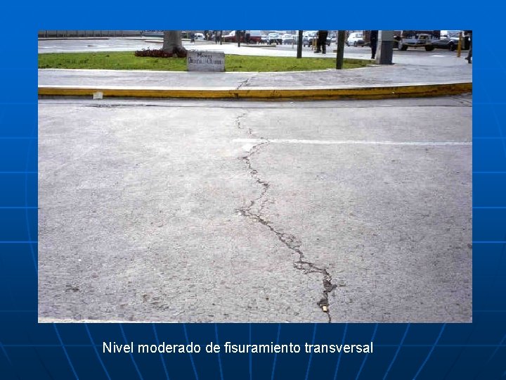 Nivel moderado de fisuramiento transversal 