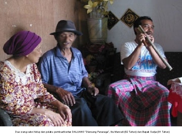 Dua orang saksi hidup dan pelaku pembuat kertas DALUANG “Dlancang Panaraga”, Ibu Marsudi (82