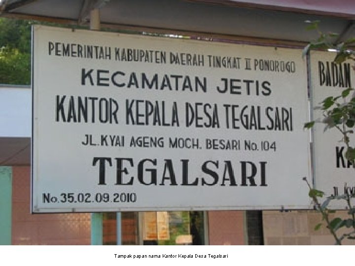 Tampak papan nama Kantor Kepala Desa Tegalsari 