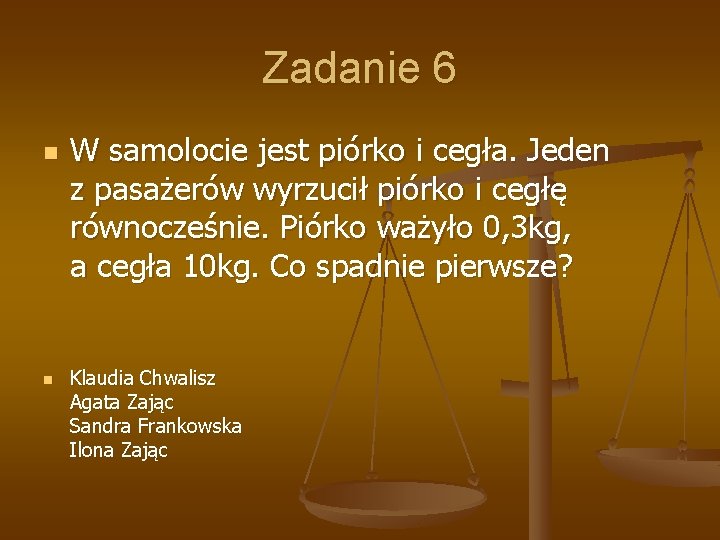 Zadanie 6 n n W samolocie jest piórko i cegła. Jeden z pasażerów wyrzucił