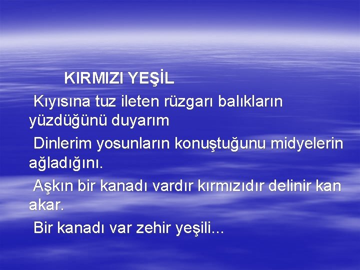 KIRMIZI YEŞİL Kıyısına tuz ileten rüzgarı balıkların yüzdüğünü duyarım Dinlerim yosunların konuştuğunu midyelerin ağladığını.