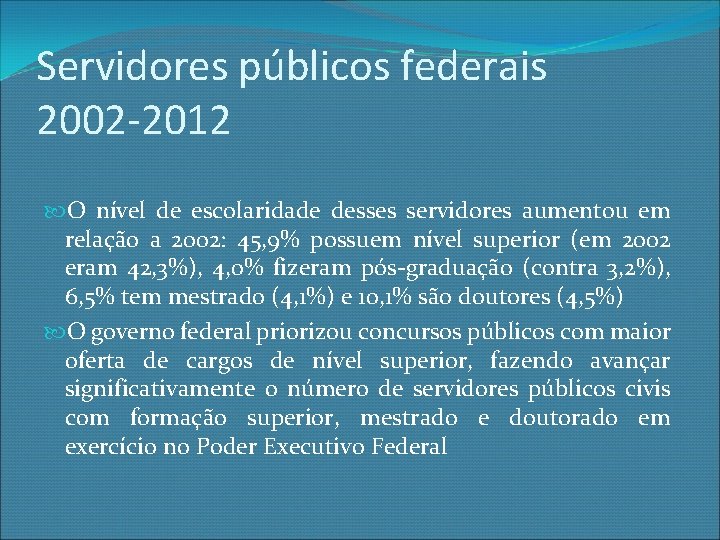 Servidores públicos federais 2002 -2012 O nível de escolaridade desses servidores aumentou em relação