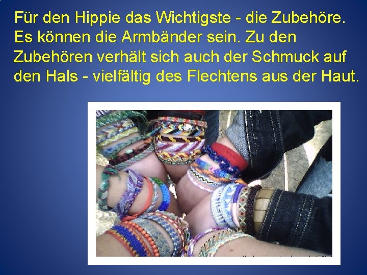 Für den Hippie das Wichtigste - die Zubehöre. Es können die Armbänder sein. Zu