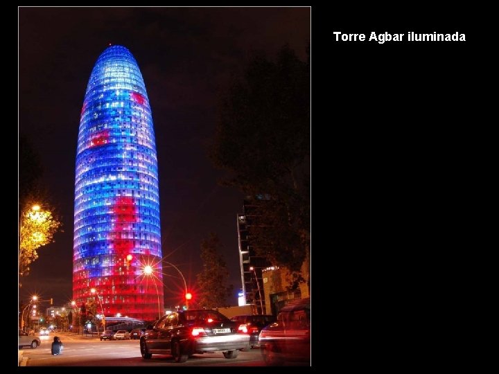 Torre Agbar iluminada 