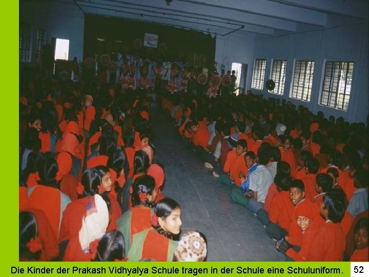 Die Kinder Prakash Vidhyalya Schule tragen in der Schule eine Schuluniform. 52 