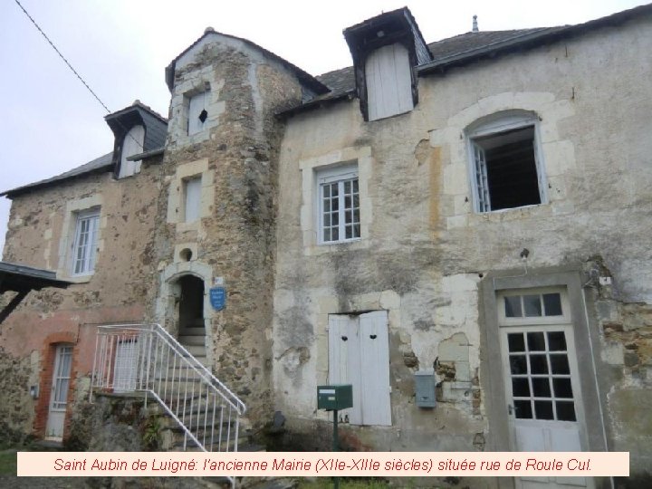 Saint Aubin de Luigné: l'ancienne Mairie (XIIe-XIIIe siècles) située rue de Roule Cul. 