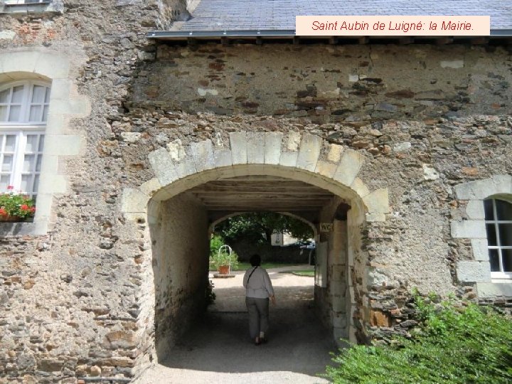 Saint Aubin de Luigné: la Mairie. 