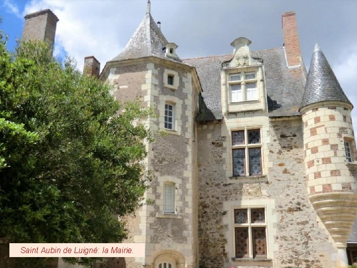 Saint Aubin de Luigné: la Mairie. 