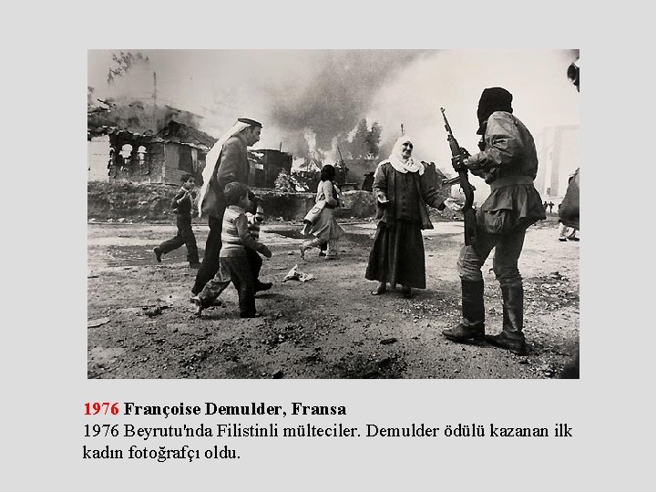 1976 Françoise Demulder, Fransa 1976 Beyrutu'nda Filistinli mülteciler. Demulder ödülü kazanan ilk kadın fotoğrafçı