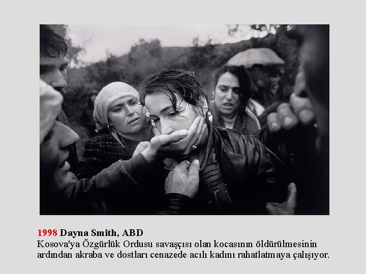 1998 Dayna Smith, ABD Kosova'ya Özgürlük Ordusu savaşçısı olan kocasının öldürülmesinin ardından akraba ve