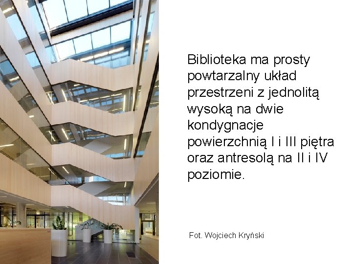 Biblioteka ma prosty powtarzalny układ przestrzeni z jednolitą wysoką na dwie kondygnacje powierzchnią I