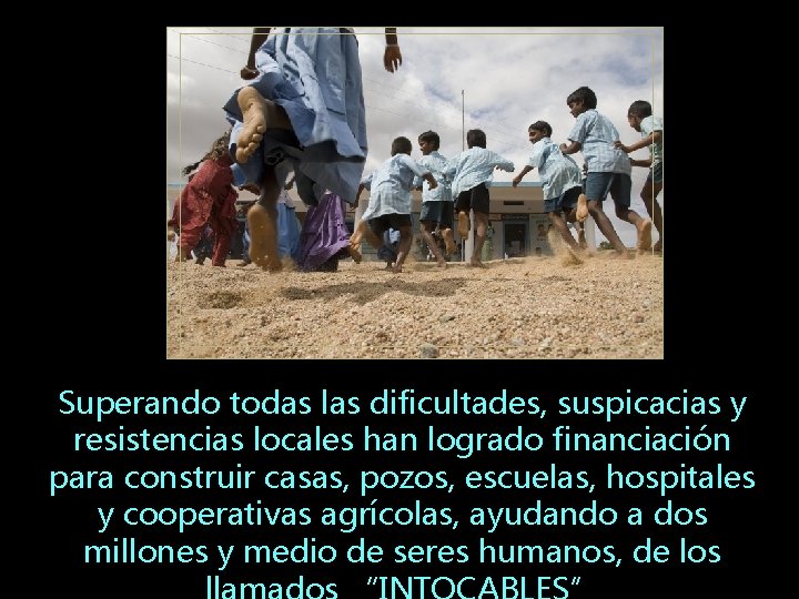 Superando todas las dificultades, suspicacias y resistencias locales han logrado financiación para construir casas,