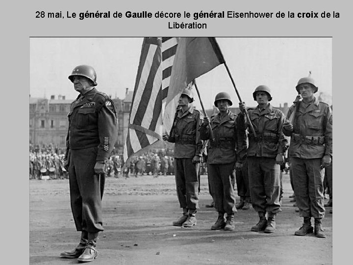 28 mai, Le général de Gaulle décore le général Eisenhower de la croix de
