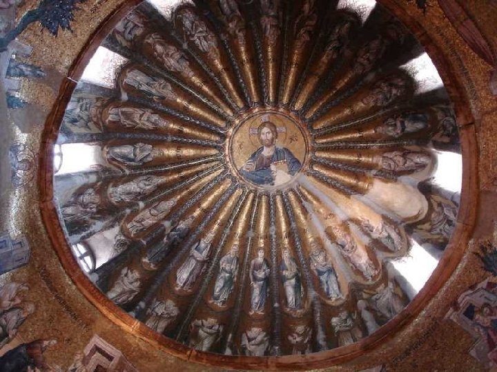  • También podemos encontrar al Cristo Pantocrátor (Todopoderoso) en la cúpula, de medio