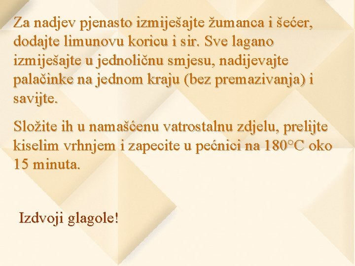 Za nadjev pjenasto izmiješajte žumanca i šećer, dodajte limunovu koricu i sir. Sve lagano