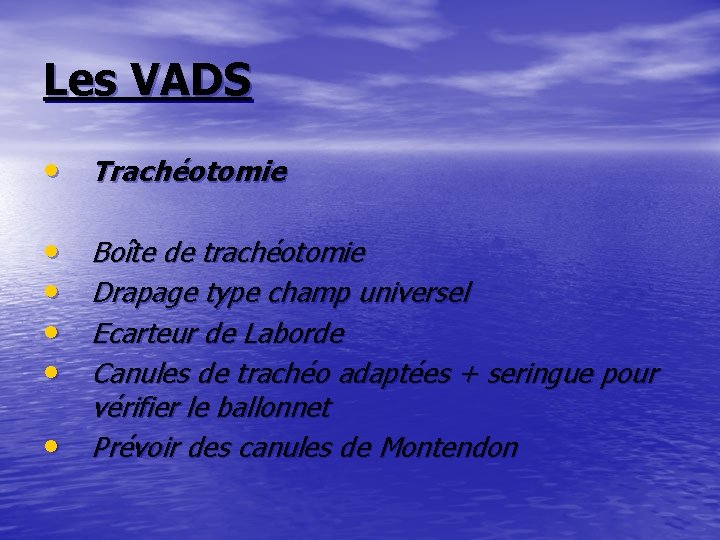 Les VADS • Trachéotomie • • • Boîte de trachéotomie Drapage type champ universel