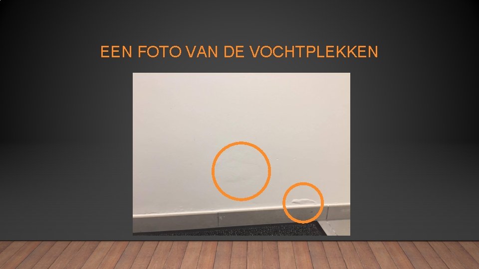 EEN FOTO VAN DE VOCHTPLEKKEN 