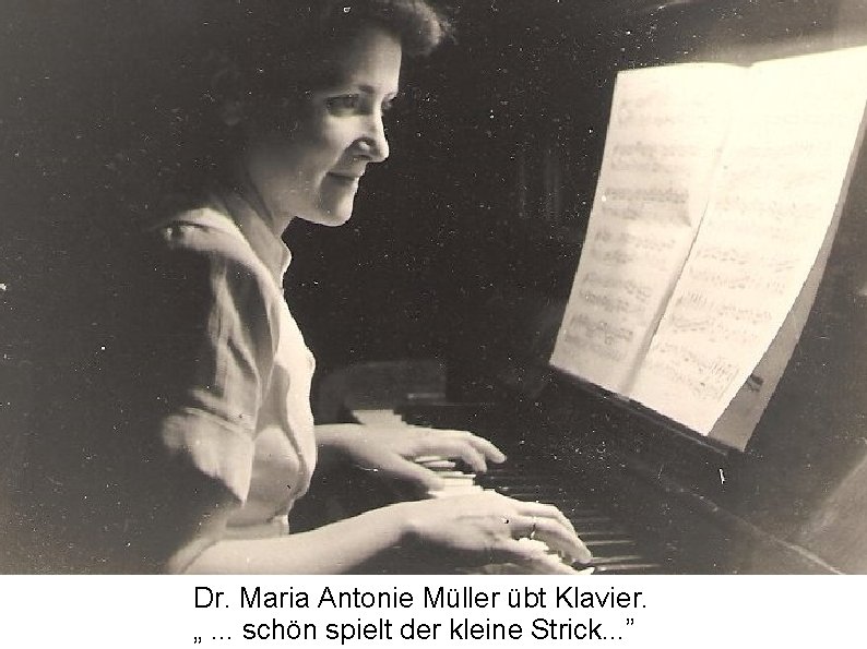 Dr. Maria Antonie Müller übt Klavier. „. . . schön spielt der kleine Strick.