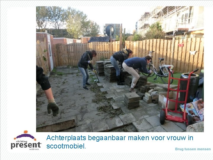 Achterplaats begaanbaar maken voor vrouw in scootmobiel. 