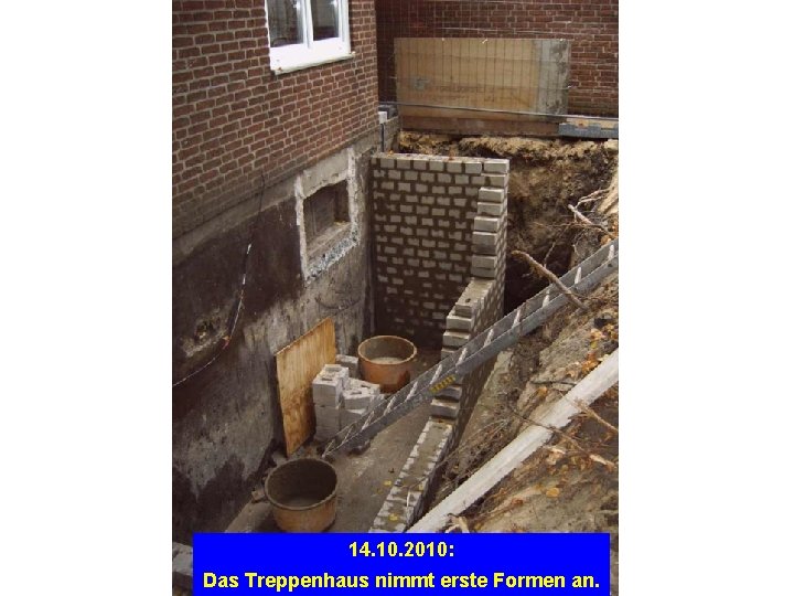 14. 10. 2010: Das Treppenhaus nimmt erste Formen an. 