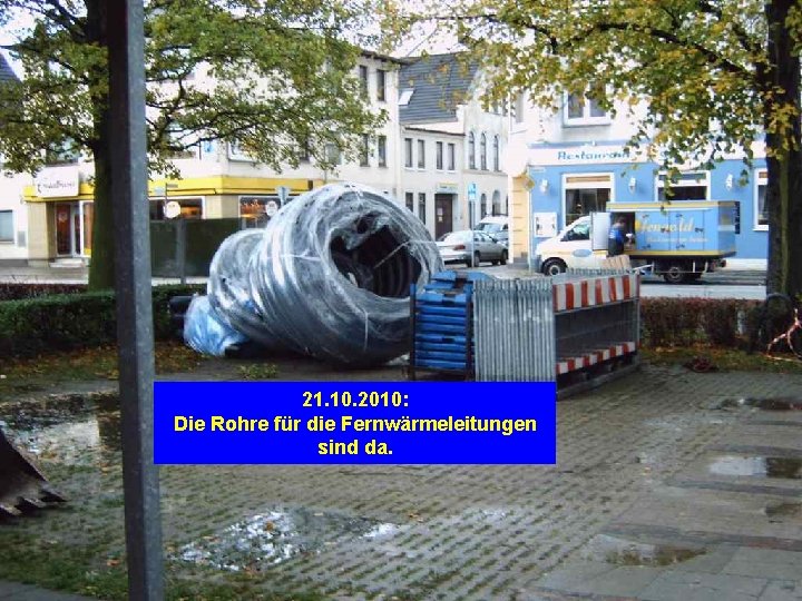 21. 10. 2010: Die Rohre für die Fernwärmeleitungen sind da. 