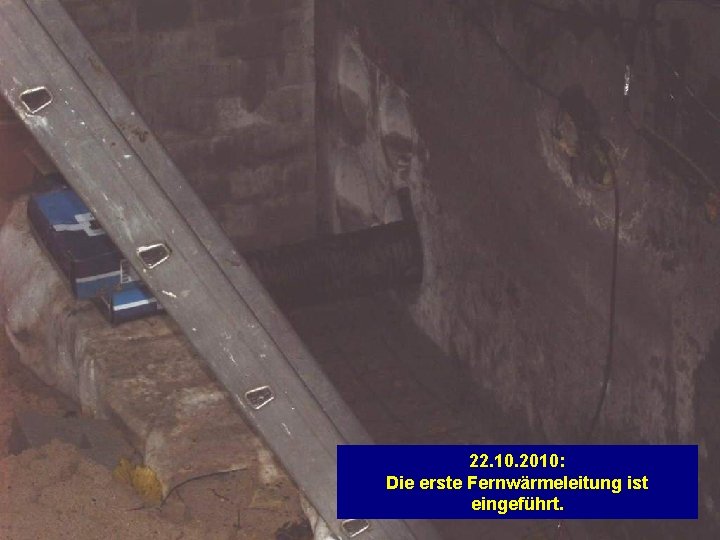 22. 10. 2010: Die erste Fernwärmeleitung ist eingeführt. 